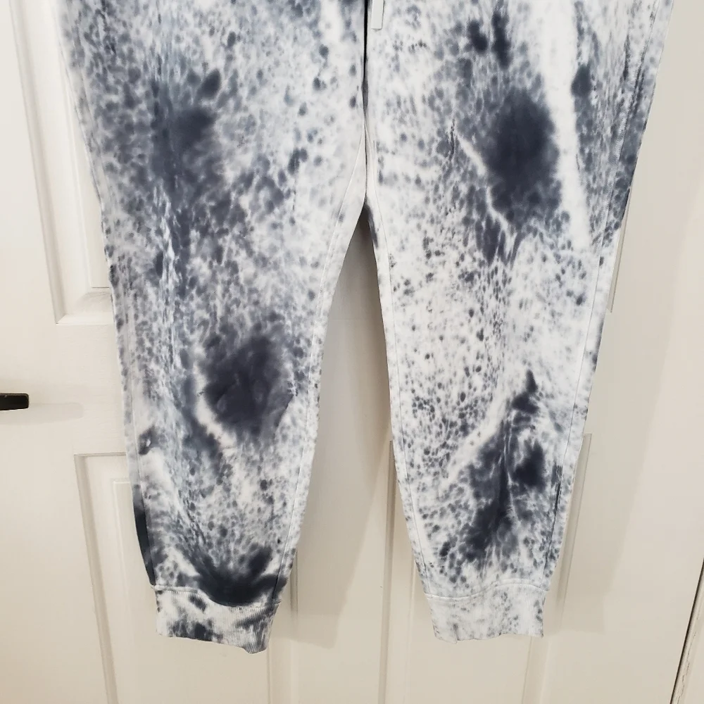 Lululemon Athletica warm down jogger marble dye Size 14